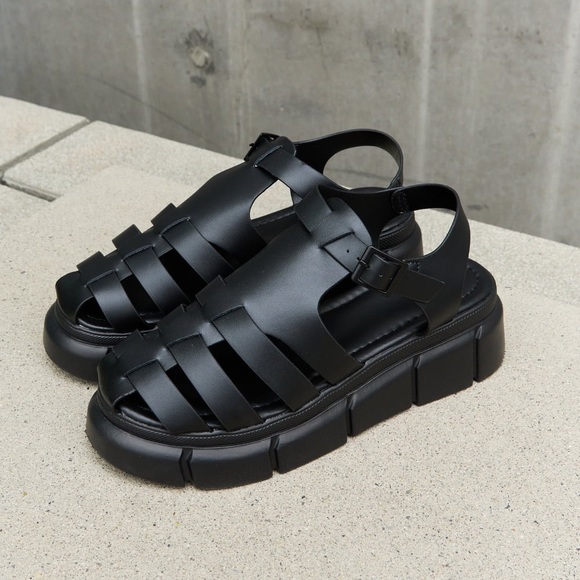 QUPID CAGE STRAP PU LEATHER CRUELTY-FREE SANDAL BLACK - Picture 6 of 7